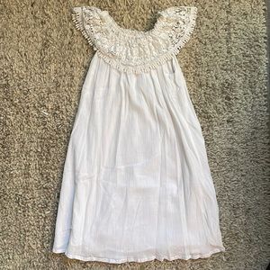 White flowy dress w/ crocheted lace neckline-Ruby & Bloom from Nordstrom- size 8